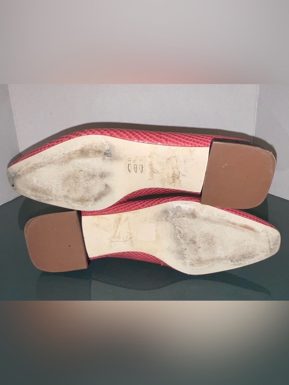 SAKS 5TH AVE CORAL PINK SNAKESKIN FLATS ARCHITECTURAL HEEL SIZE 9 - Picture 10 of 10